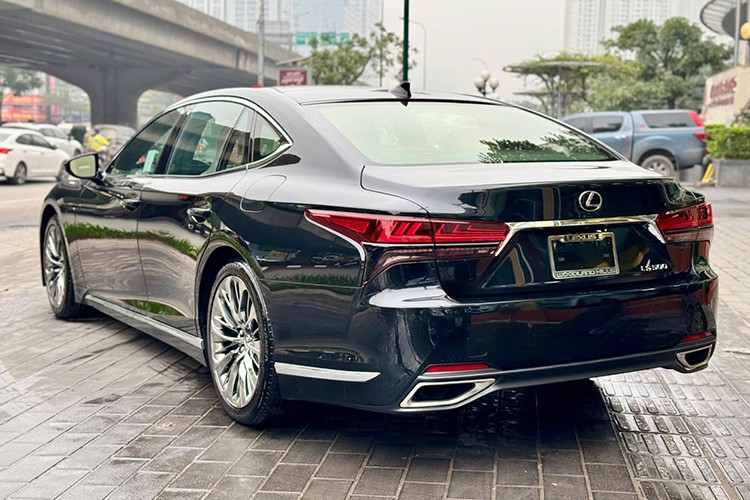 Lexus LS500 2022 moi cung, 