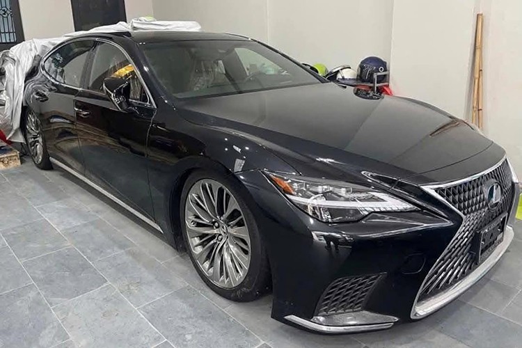 Lexus LS500 2022 moi cung, 