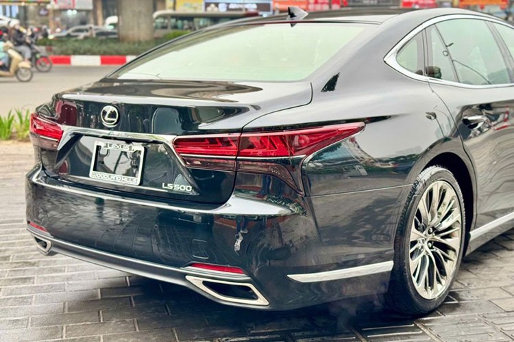 Lexus LS500 2022 moi cung, 