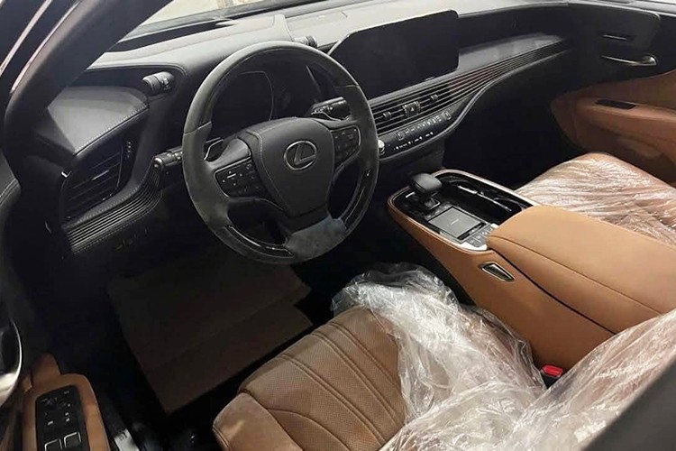 Lexus LS500 2022 moi cung, 