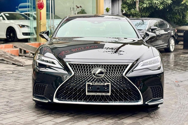 Lexus LS500 2022 moi cung, 