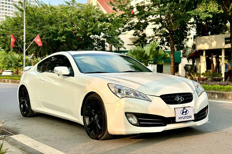 Hyundai Genesis 2010 tung co gia ty dong, gio chi hon 200 trieu