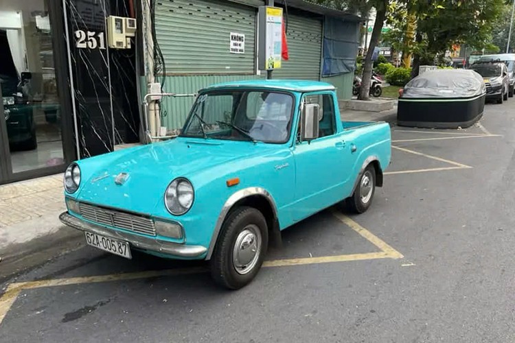 Toyota Publica ban tai hang doc tai Viet Nam ve tay 