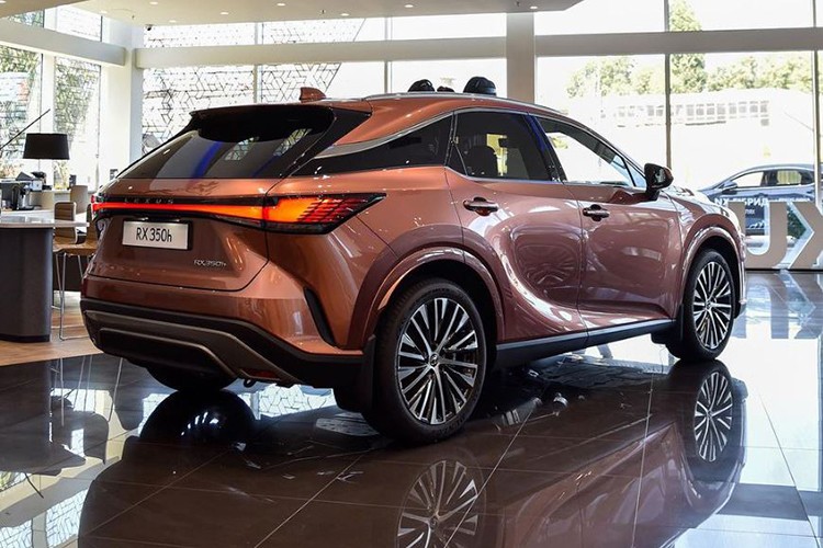 Lexus RX hybrid 2025 sap ban tai Viet Nam, khoang 3,5 ty dong-Hinh-2