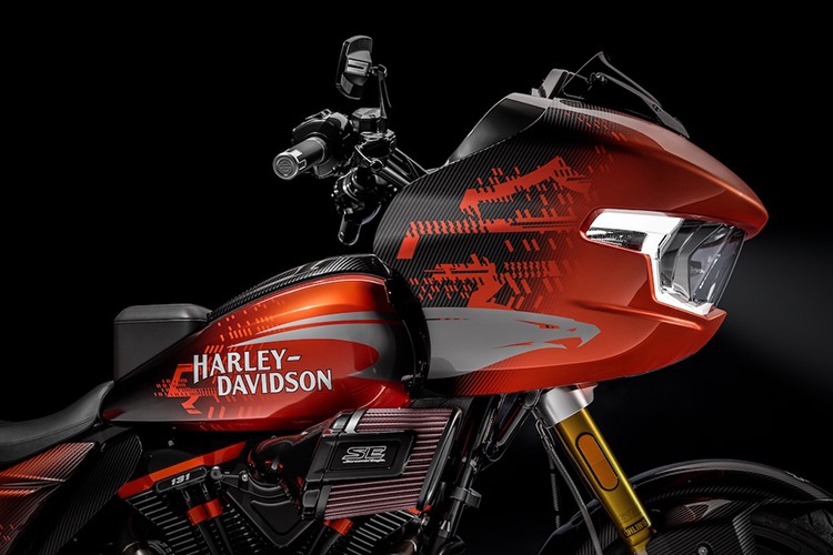 Siêu phẩm Harley-Davidson Road Glide CVO "thét giá" gần 3 tỷ đồng - Hình 3 Sieu pham Harley-Davidson Road Glide CVO