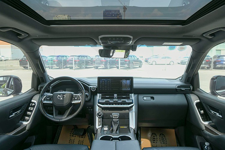 Toyota Land Cruiser tăng giá tới gần 300 triệu đồng tại Việt Nam - Hình 4 Toyota Land Cruiser tang gia toi gan 300 trieu dong tai Viet Nam-Hinh-4
