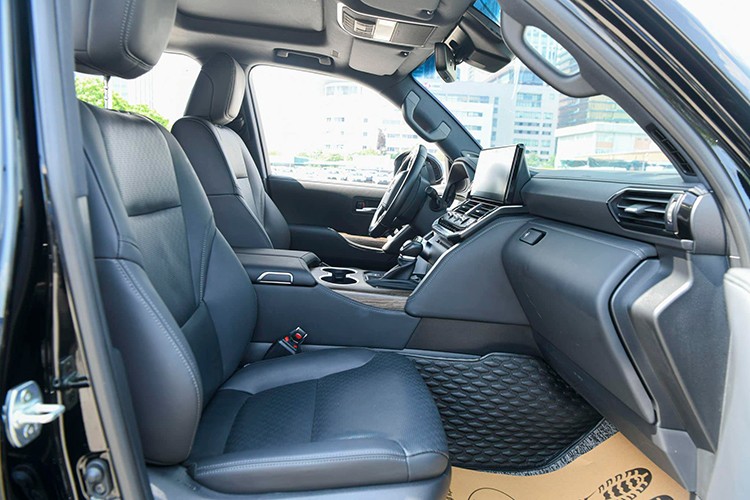 Toyota Land Cruiser tăng giá tới gần 300 triệu đồng tại Việt Nam - Hình 5 Toyota Land Cruiser tang gia toi gan 300 trieu dong tai Viet Nam-Hinh-5
