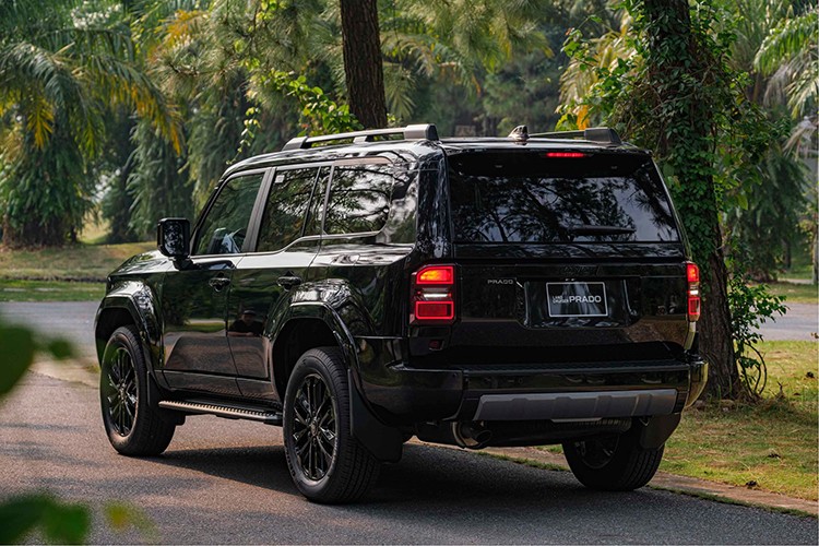 Toyota Land Cruiser tăng giá tới gần 300 triệu đồng tại Việt Nam - Hình 9 Toyota Land Cruiser tang gia toi gan 300 trieu dong tai Viet Nam-Hinh-9
