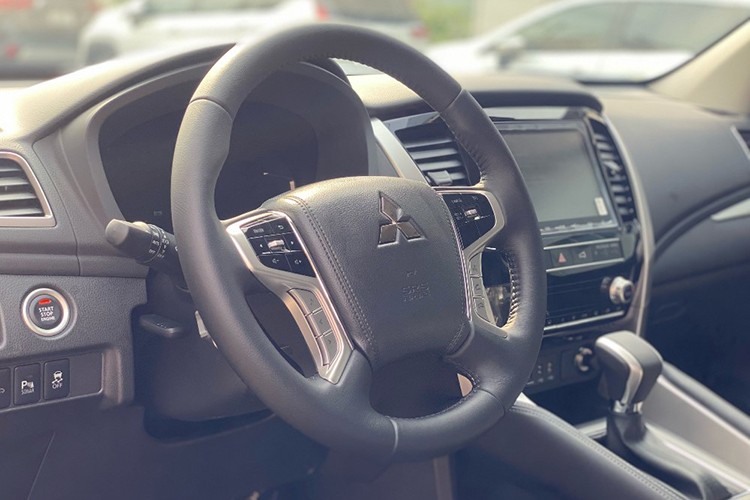 Mitsubishi Pajero Sport giảm "sập sàn" tới gần 300 triệu tại đại lý - Hình 2 Mitsubishi Pajero Sport giam