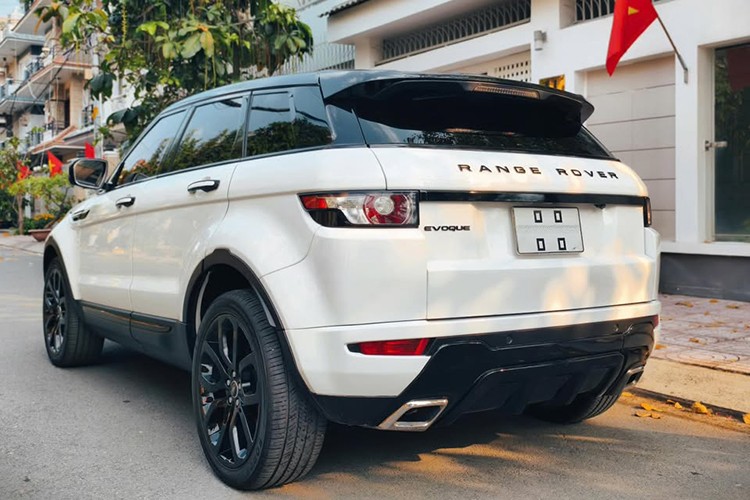 Range Rover Evoque sang chanh ban 530 trieu, re ngang Toyota Raize-Hinh-2