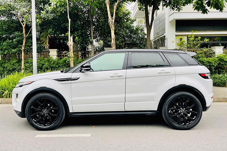 Range Rover Evoque sang chanh ban 530 trieu, re ngang Toyota Raize-Hinh-7