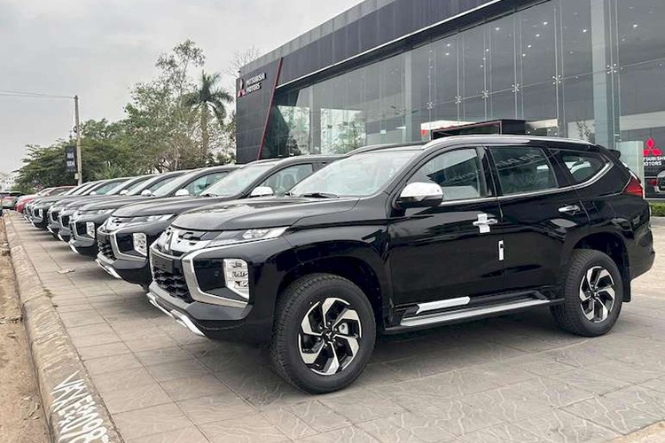 Mitsubishi Pajero Sport may xang ve Viet Nam, gia 1,18 ty dong-Hinh-7