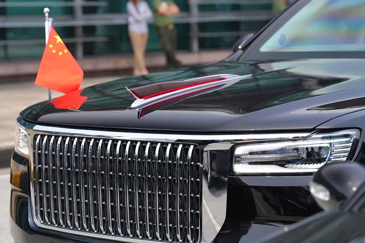 Cận cảnh Hồng Kỳ N701 - limousine chở ông Tập Cận Bình tại Việt Nam - Hình 4 Can canh Hong Ky N701 - limousine cho ong Tap Can Binh tai Viet Nam-Hinh-4