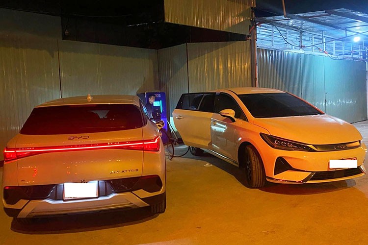 Chủ ôtô điện BYD M6 "khổ sở, hành xác" nguyên 1 ngày tìm trạm sạc - Hình 5 Chu oto dien BYD M6