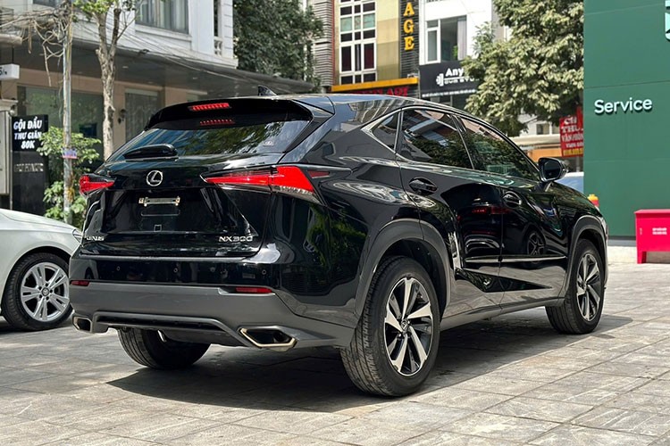 Lexus NX300 