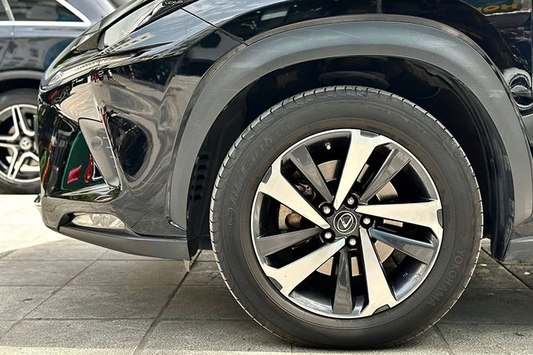 Lexus NX300 