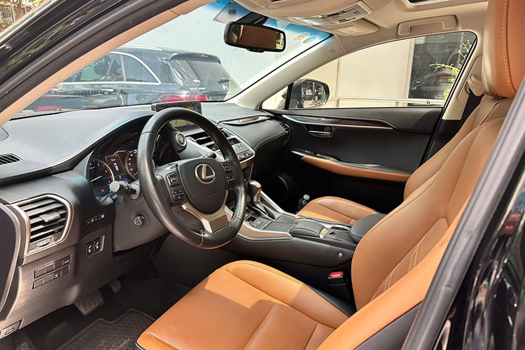 Lexus NX300 