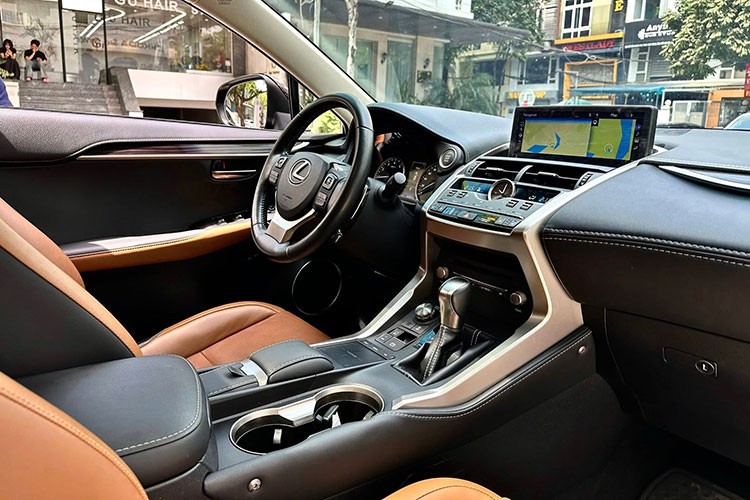Lexus NX300 