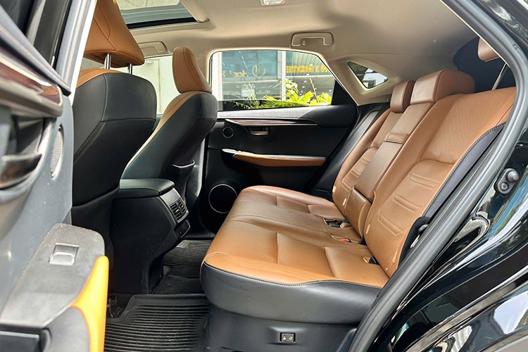 Lexus NX300 