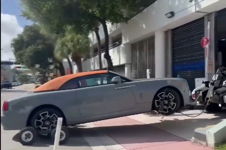 Loạt xe sang Rolls-Royce, Mercedes-Benz gần 95 tỷ đồng bị đánh cắp Loat xe sang Rolls-Royce, Mercedes-Benz gan 95 ty dong bi danh cap