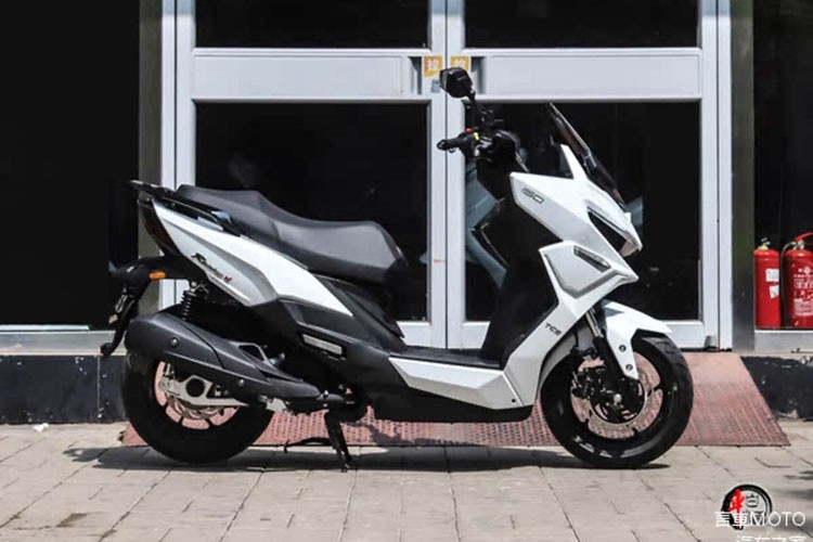 Kymco Racing H150 tu 50 trieu dong, do day xang chay 300 km-Hinh-2