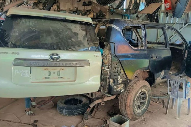 Toyota Land Cruiser Prado 27 nam tuoi 