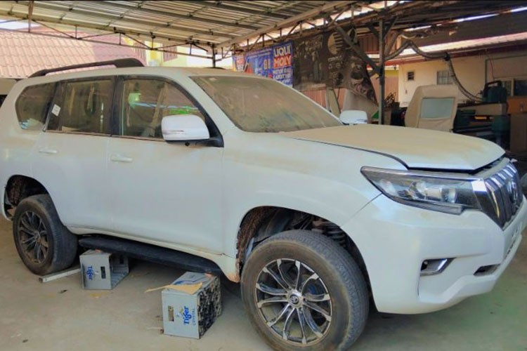 Toyota Land Cruiser Prado 27 nam tuoi 