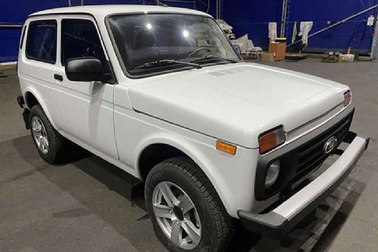 Loat oto Lada cua Nga cap cang Viet Nam, du kien tu 360 trieu-Hinh-5