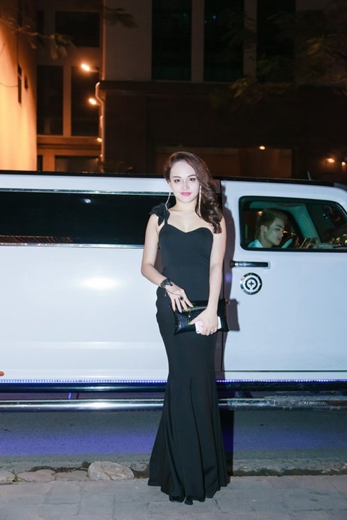 Mua xe khung 28 ty, hot girl Tuong Vy giau co nao-Hinh-3