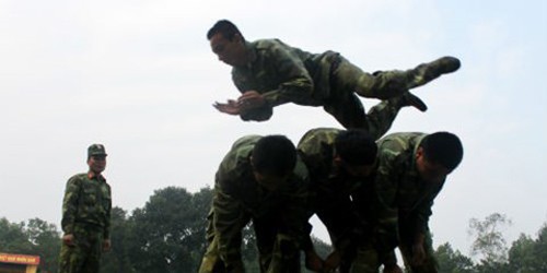 Noi ren luyen va truong thanh cua doi ngu nhan vien quan bao, trinh sat