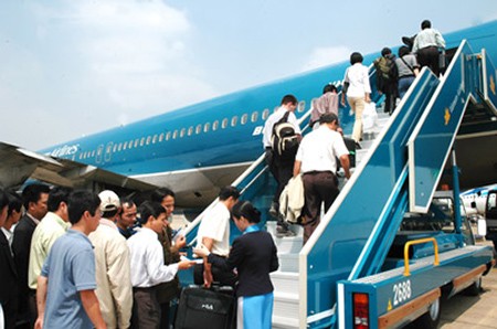 Hang hang khong Vietnam Airlines tang gia ve bat ngo