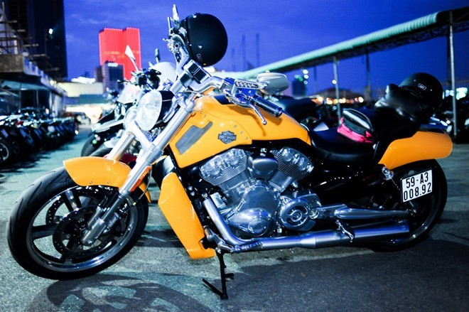 60 moto Harley-Davidson dieu hanh ram ro o Sai Gon-Hinh-3