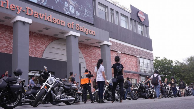 60 moto Harley-Davidson dieu hanh ram ro o Sai Gon