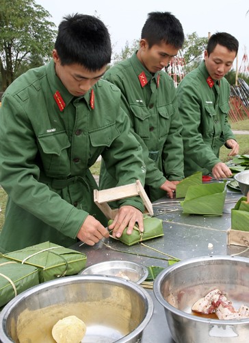 Chien si Su doan 395 soi noi thi goi banh chung-Hinh-4