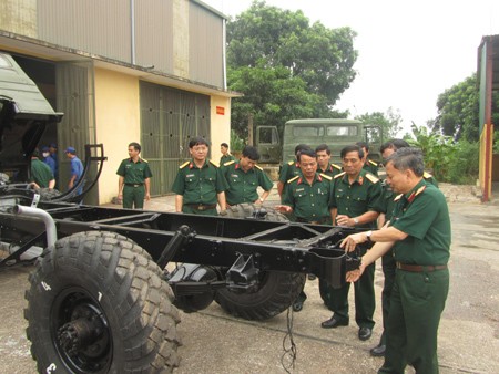 QDND Viet Nam tang cuong cai tien, nang cap vu khi