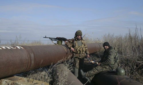 No cau duong sat o cua ngo Lugansk