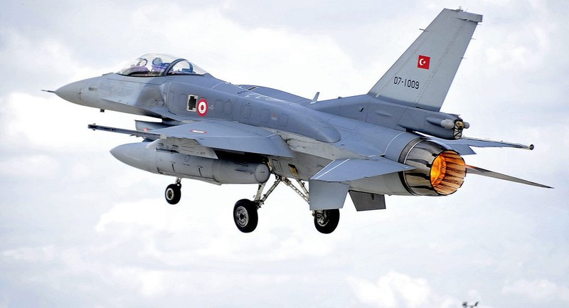 Chien dau co F-16 Tho Nhi Ky ban ha may bay Syria