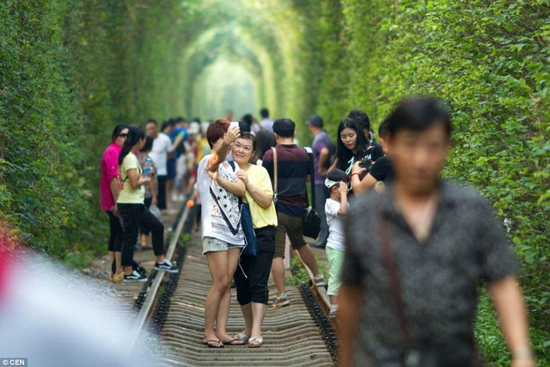 Gai tre doi dau tau... tu suong tren duong ham tinh yeu-Hinh-6