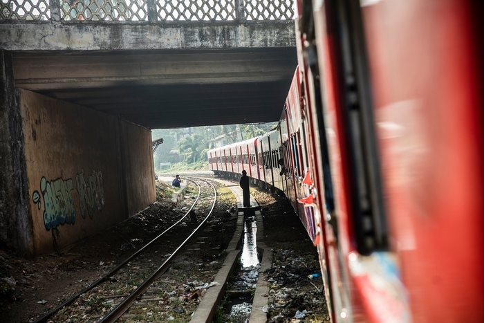 Trai nghiem thu vi tren tau hoa di quanh thanh pho Yangon-Hinh-13