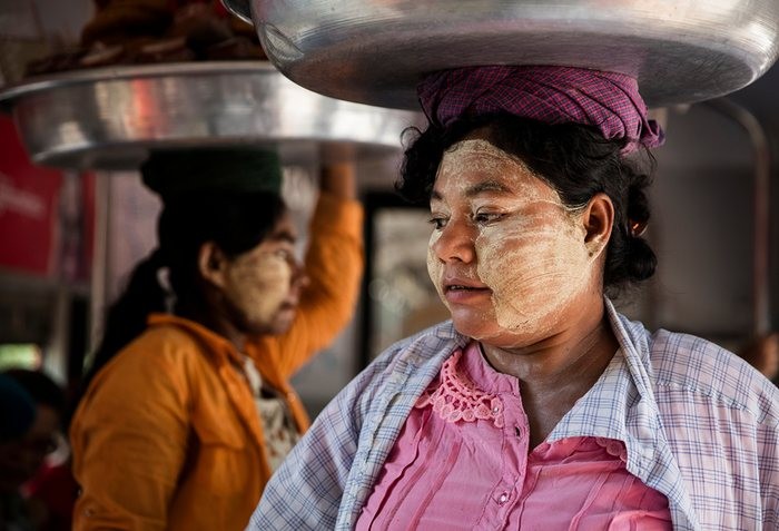 Trai nghiem thu vi tren tau hoa di quanh thanh pho Yangon-Hinh-2