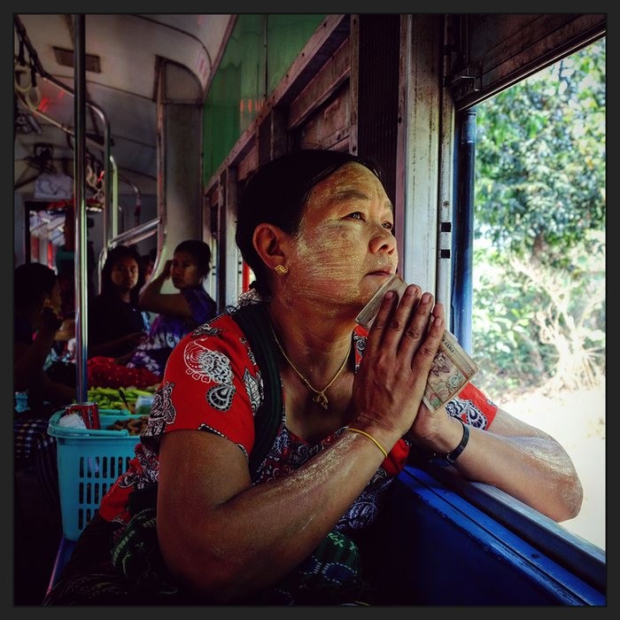 Trai nghiem thu vi tren tau hoa di quanh thanh pho Yangon-Hinh-7