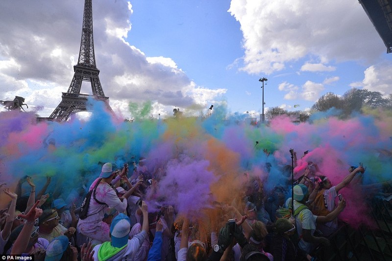 Tung bung le hoi sac mau Colour Run 2016 o Paris-Hinh-5