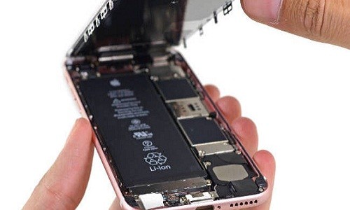 Apple do tai khong khi lam iPhone 6s loi sap nguon