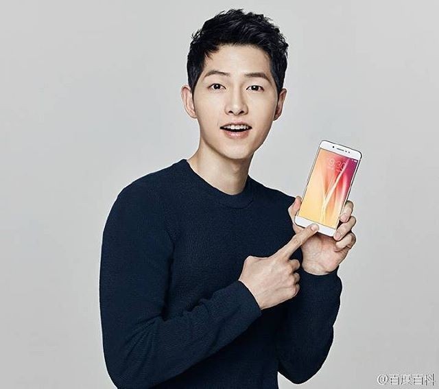 Anh quang cao dien thoai don tim khan gia cua Song Joong Ki-Hinh-6