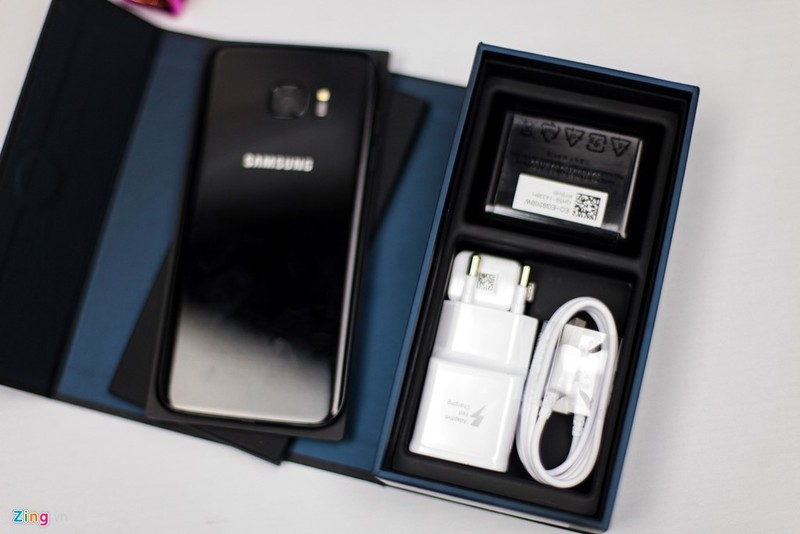 Anh Samsung Galaxy S7 edge mau den bong dau tien tai VN-Hinh-2