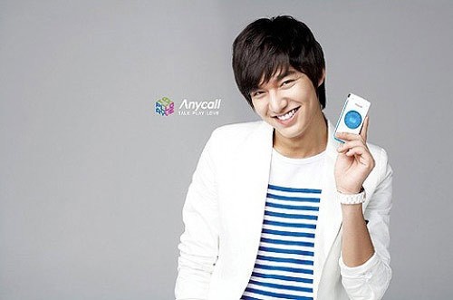 Dung hinh ngam soai ca Lee Min Ho ben dien thoai-Hinh-3