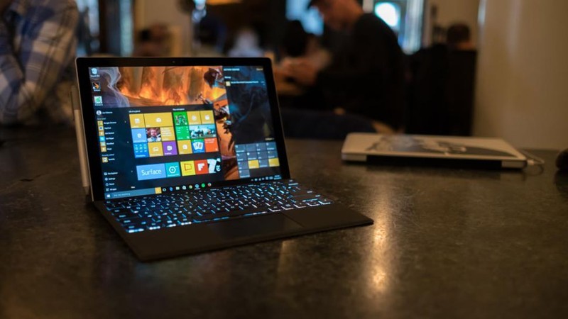 He lo thong tin moi nhat ve hang hot Microsoft Surface Pro 5