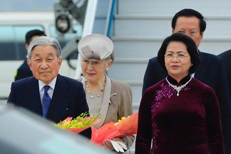 Anh: Nha vua va Hoang hau Nhat Ban than thien o Viet Nam-Hinh-14