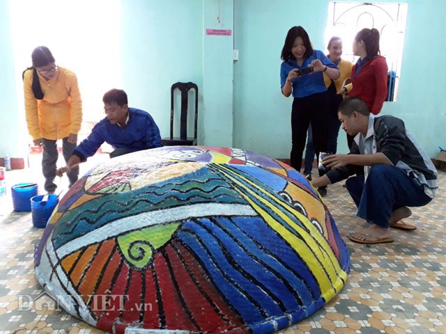 Doc dao “nang tien ca” quyen ru tren thuyen thung ngu dan-Hinh-3