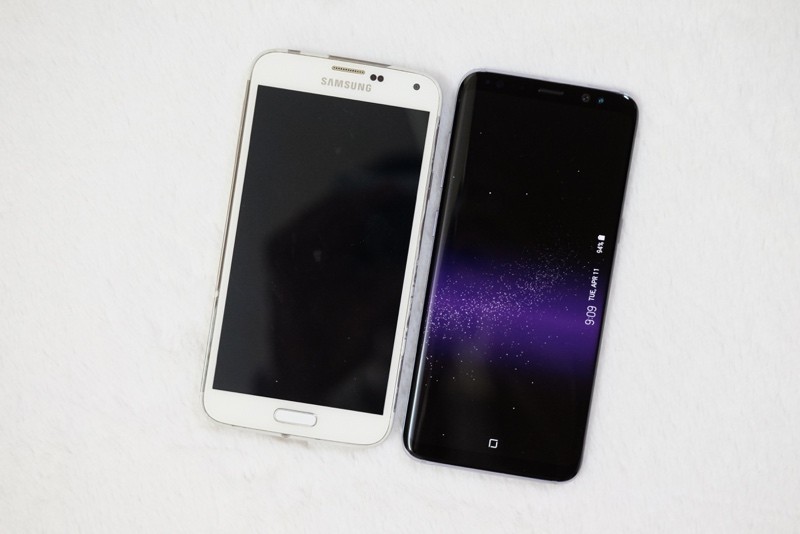 Galaxy S8 nhin the nao khi dat canh cac smartphone khac?-Hinh-8